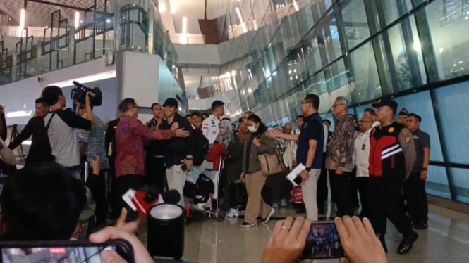 WNI tiba di bandara soetta, usai berhasil dievakuasi dari negara Iran