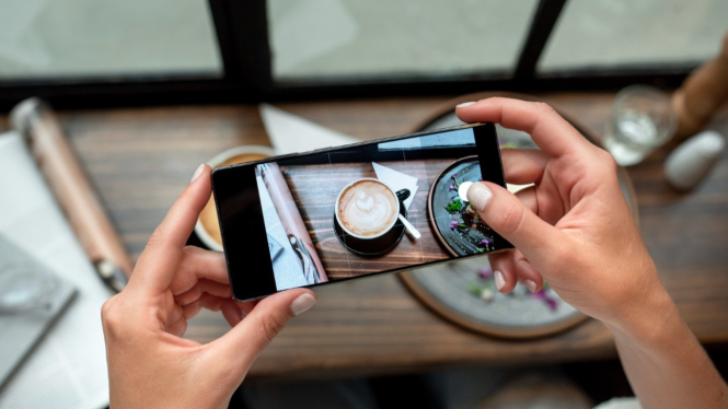 Ilustrasi fotografi estetik hanya dengan telepon pintar